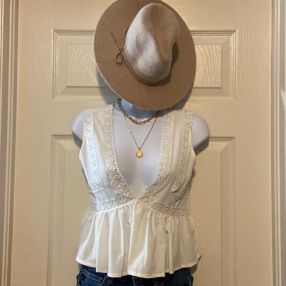 Low Cut Blouse ✨ - Picture 2 of 4